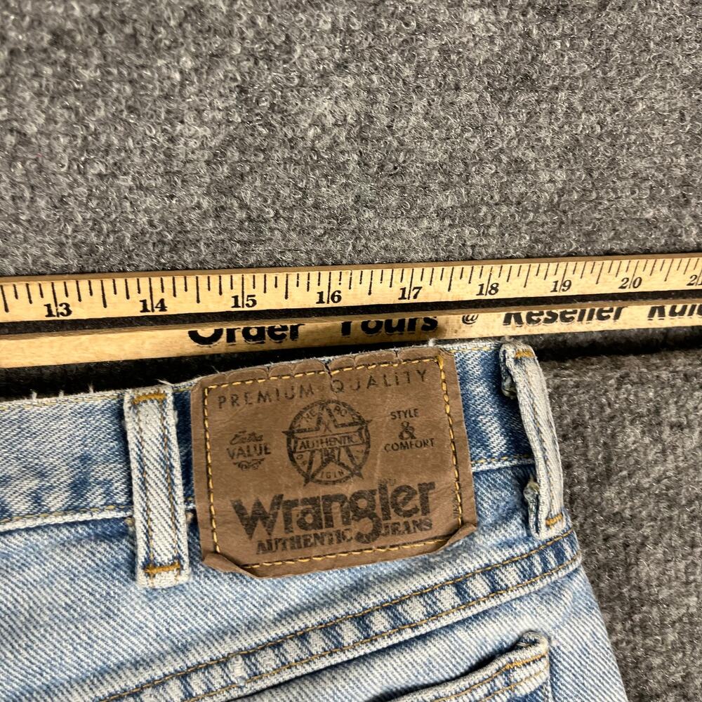 Wrangler Jeans Womens Size 32x27 Light Wash Blue Straight Leg Classic Denim - Picture 9 of 10